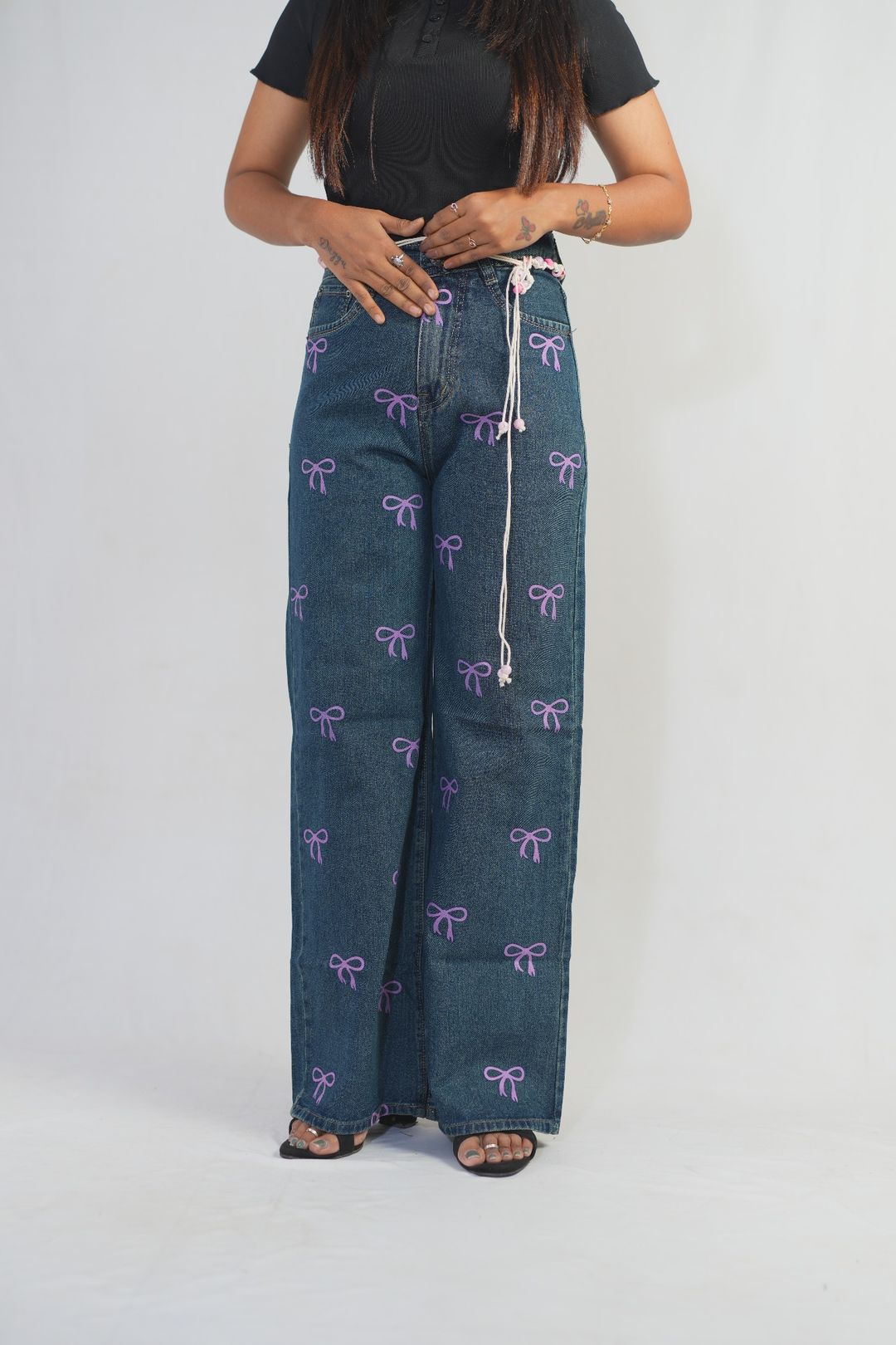 Bow printed Wide Leg Jeans With Stone Belt